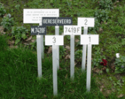tekstbordjes voor de begraafplaats